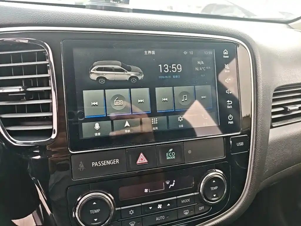 Mitsubishi Outlander — миниатюра 13