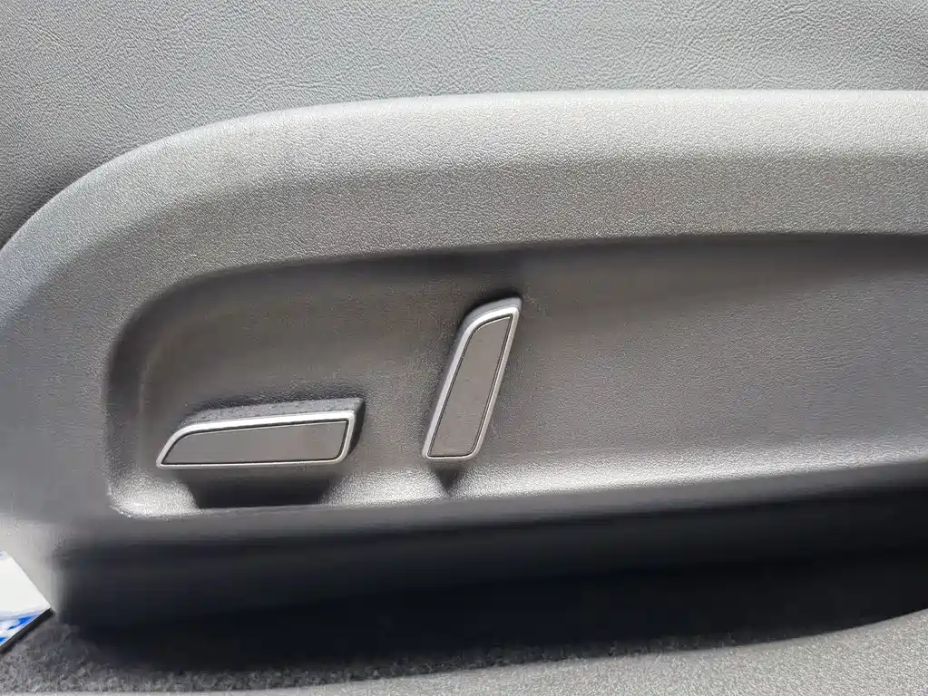 Tesla Model Y L — миниатюра 14