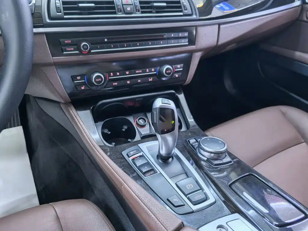 BMW 5 Series — миниатюра 12