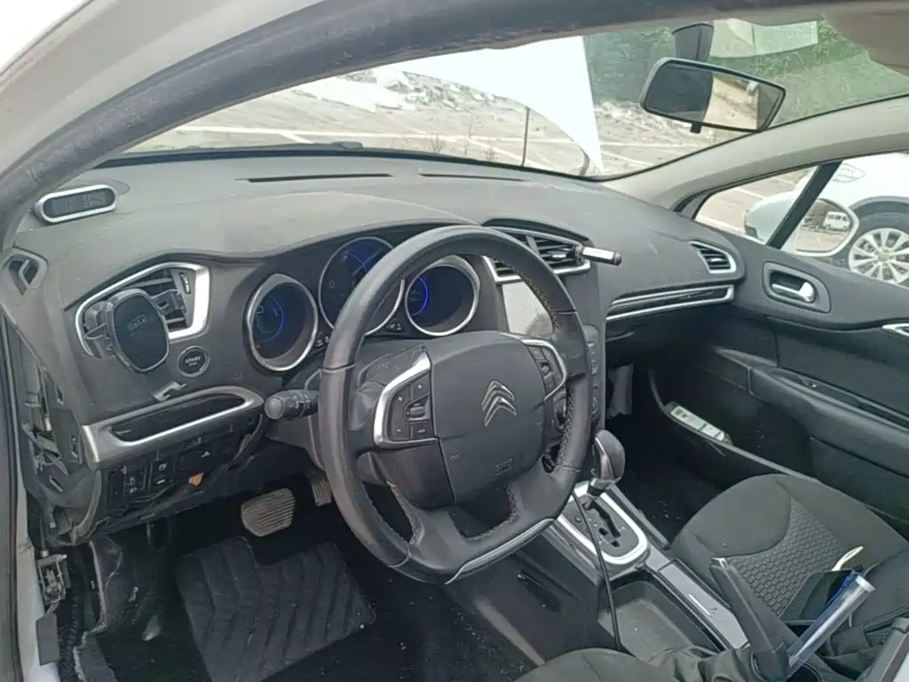 Citroen C4L — миниатюра 10