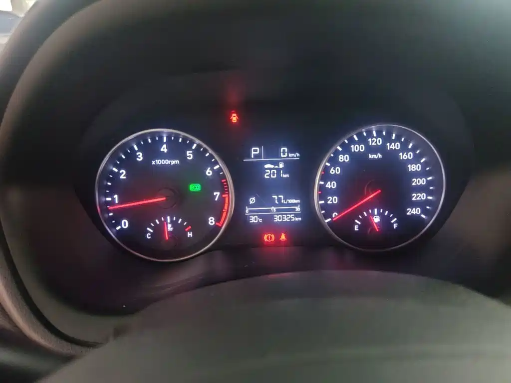 Hyundai Elantra — миниатюра 12