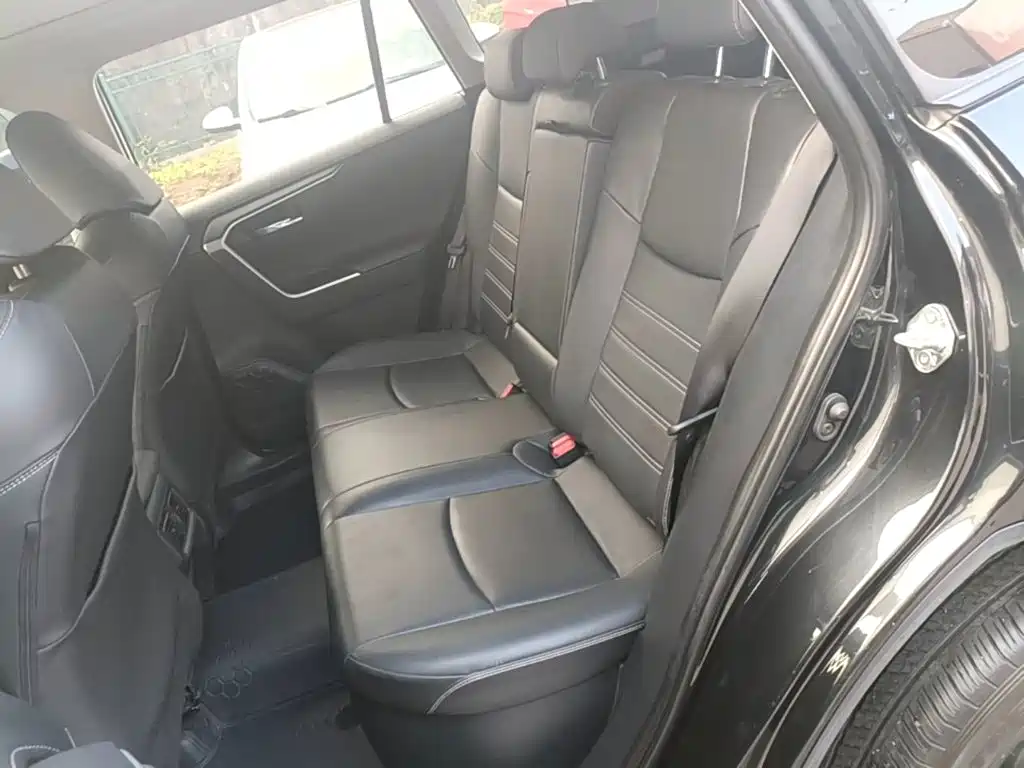Toyota RAV4 — миниатюра 17