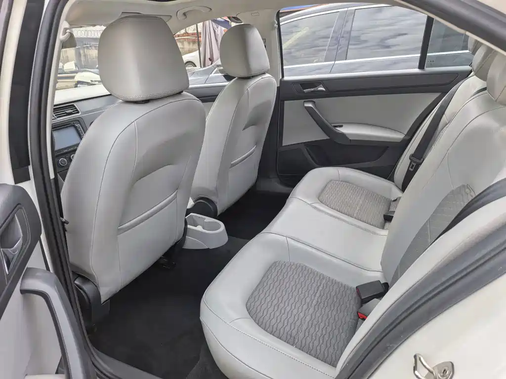 Skoda Rapid — миниатюра 8