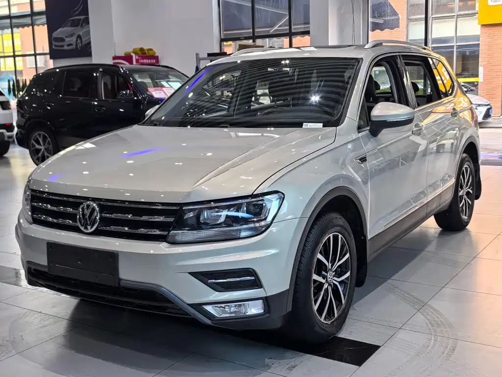 Volkswagen Tiguan L L 2017 330TSI AT Luxury