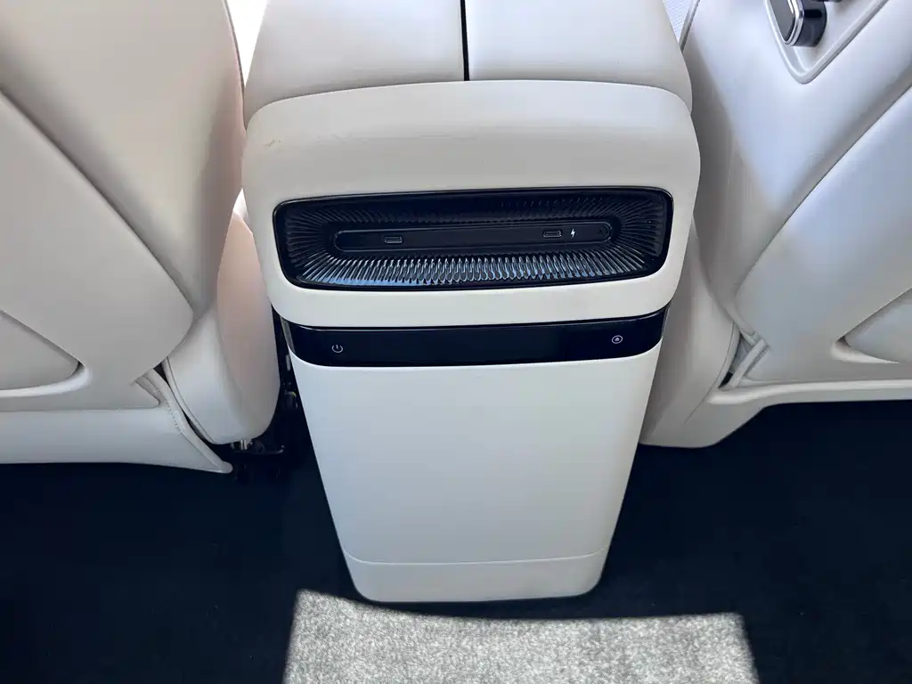 VOYAH Taishan X8 — миниатюра 16