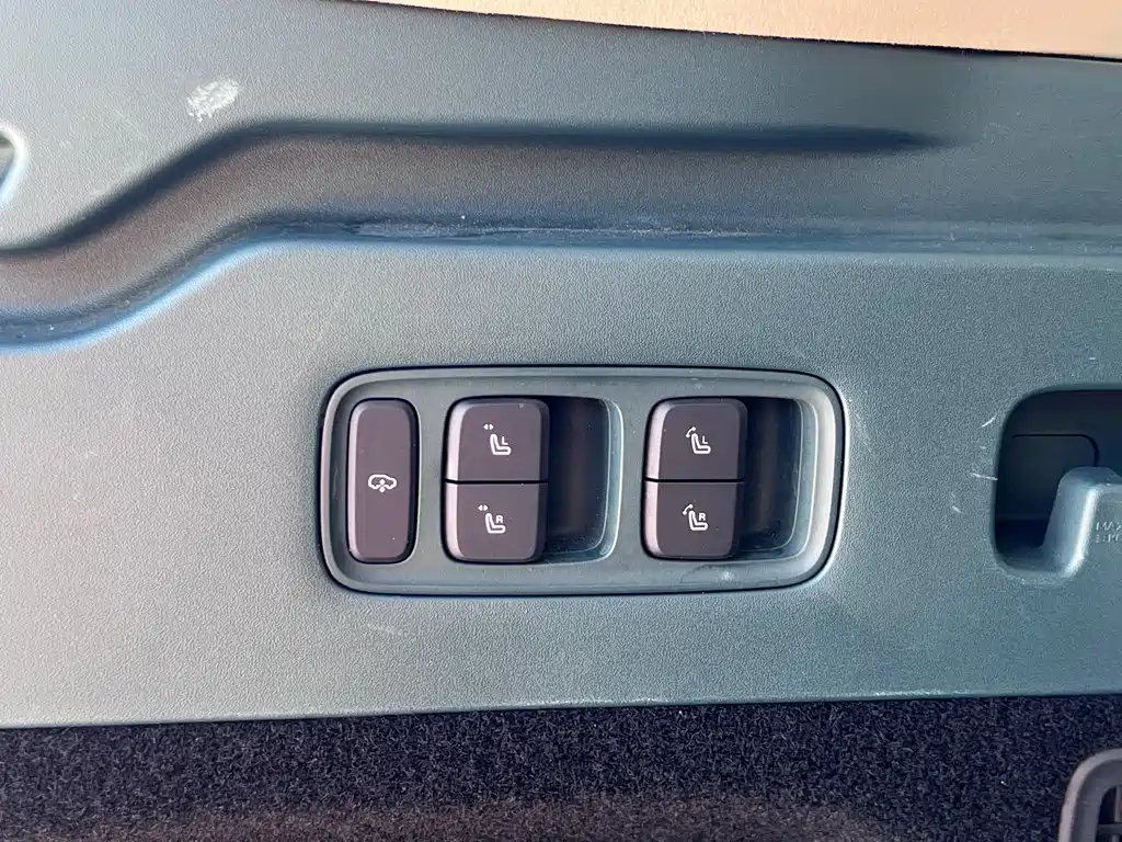 VOYAH Taishan X8 — миниатюра 24