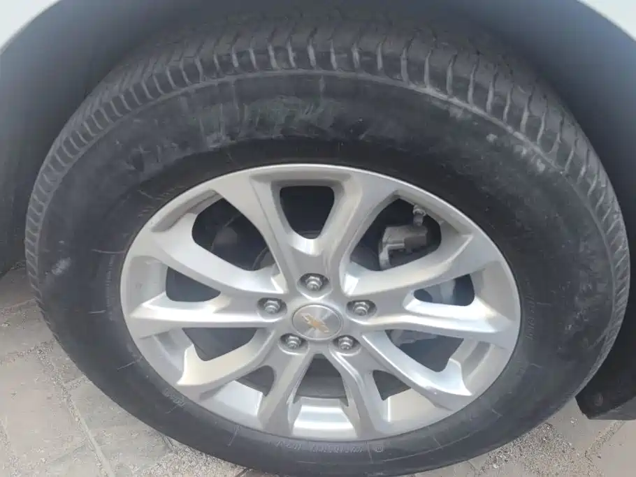 Chevrolet Equinox — миниатюра 6