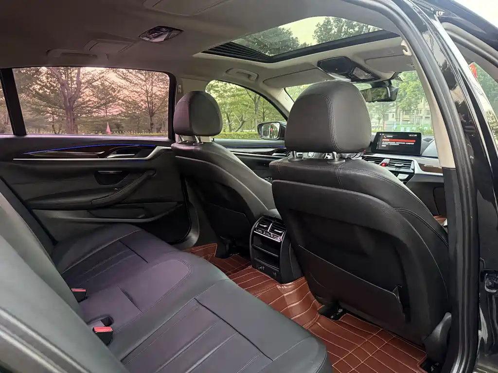 BMW 5 Series — миниатюра 5