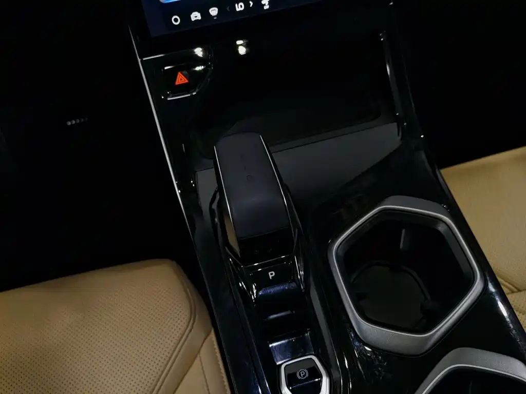 Geely Boyue L — миниатюра 13