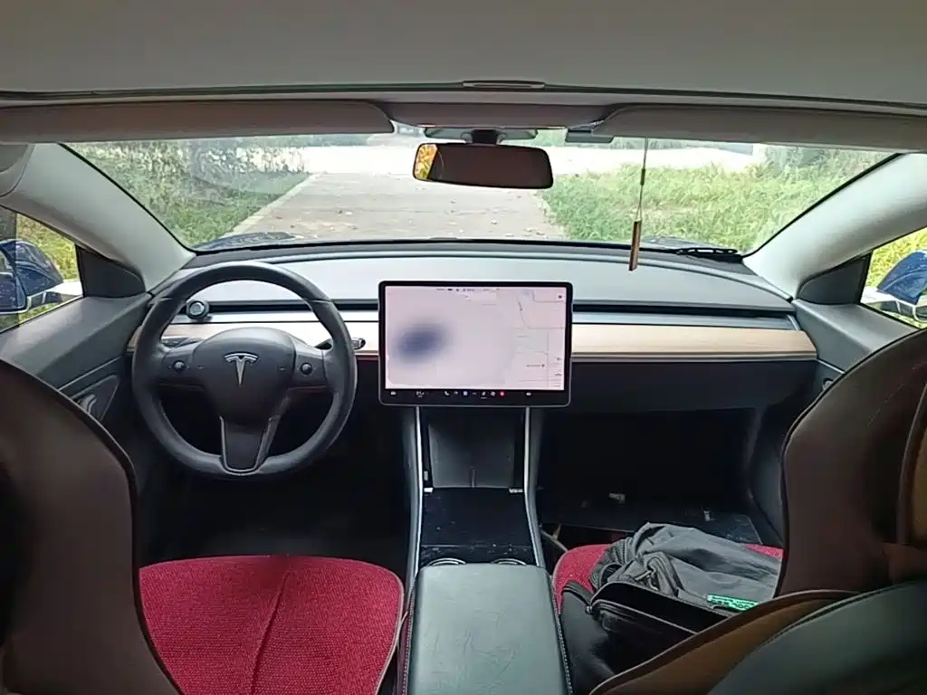 Tesla Model 3 — миниатюра 10