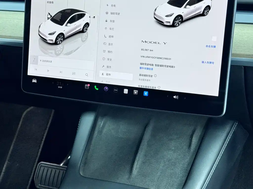 TESLA MODEL Y