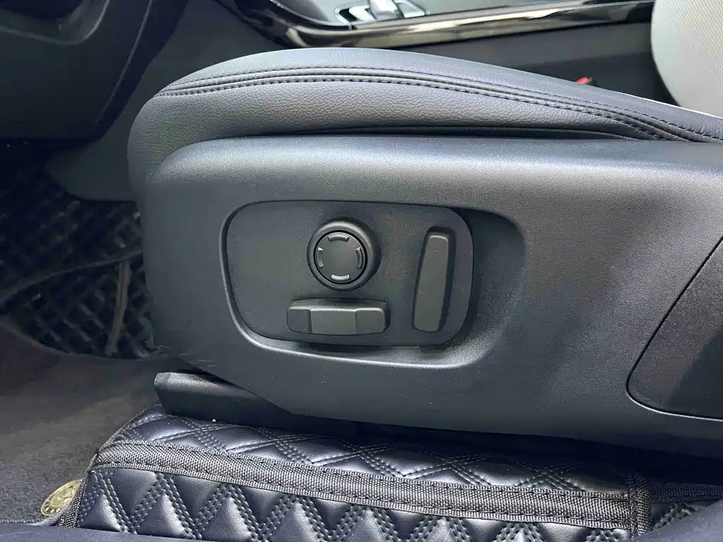 Land Rover Velar — миниатюра 18