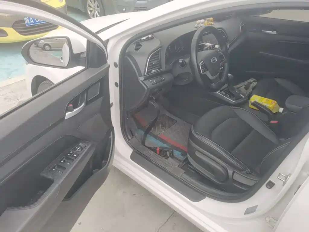 Hyundai Elantra — миниатюра 16