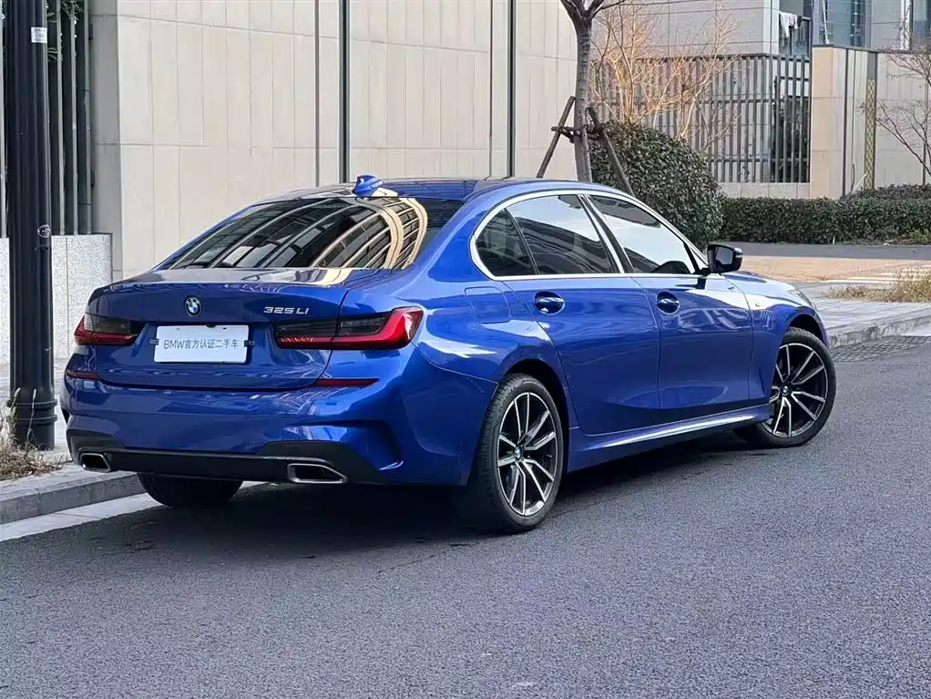 BMW 3 SERIES