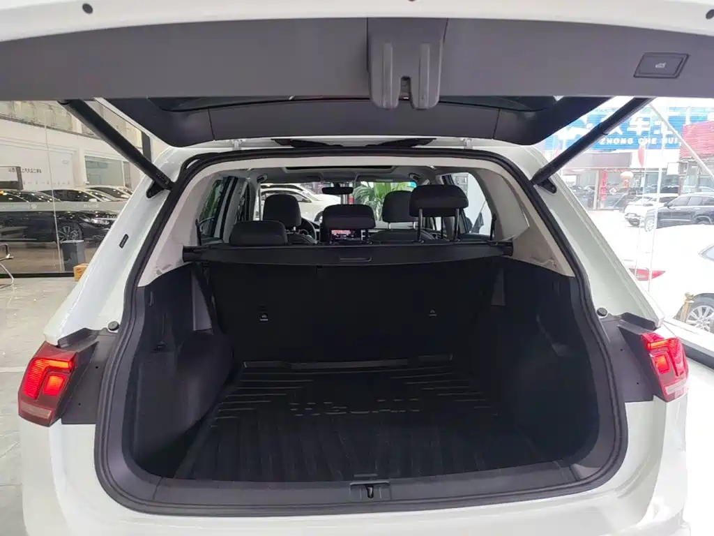 Volkswagen Tiguan L — миниатюра 19