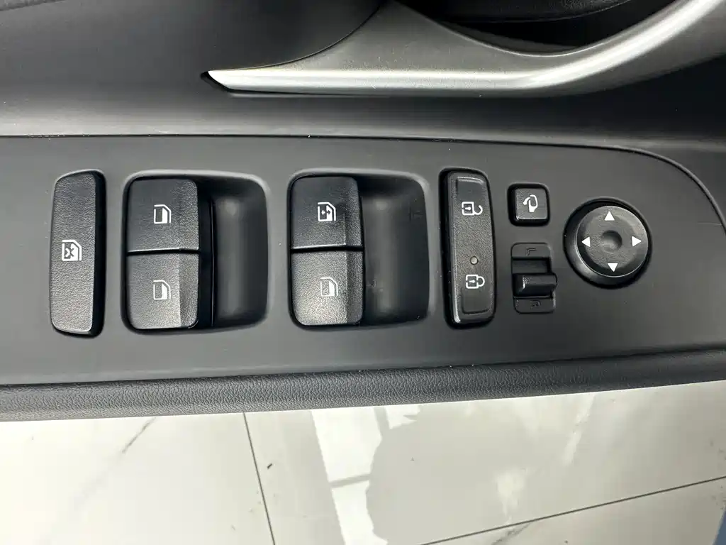 Hyundai Elantra — миниатюра 11