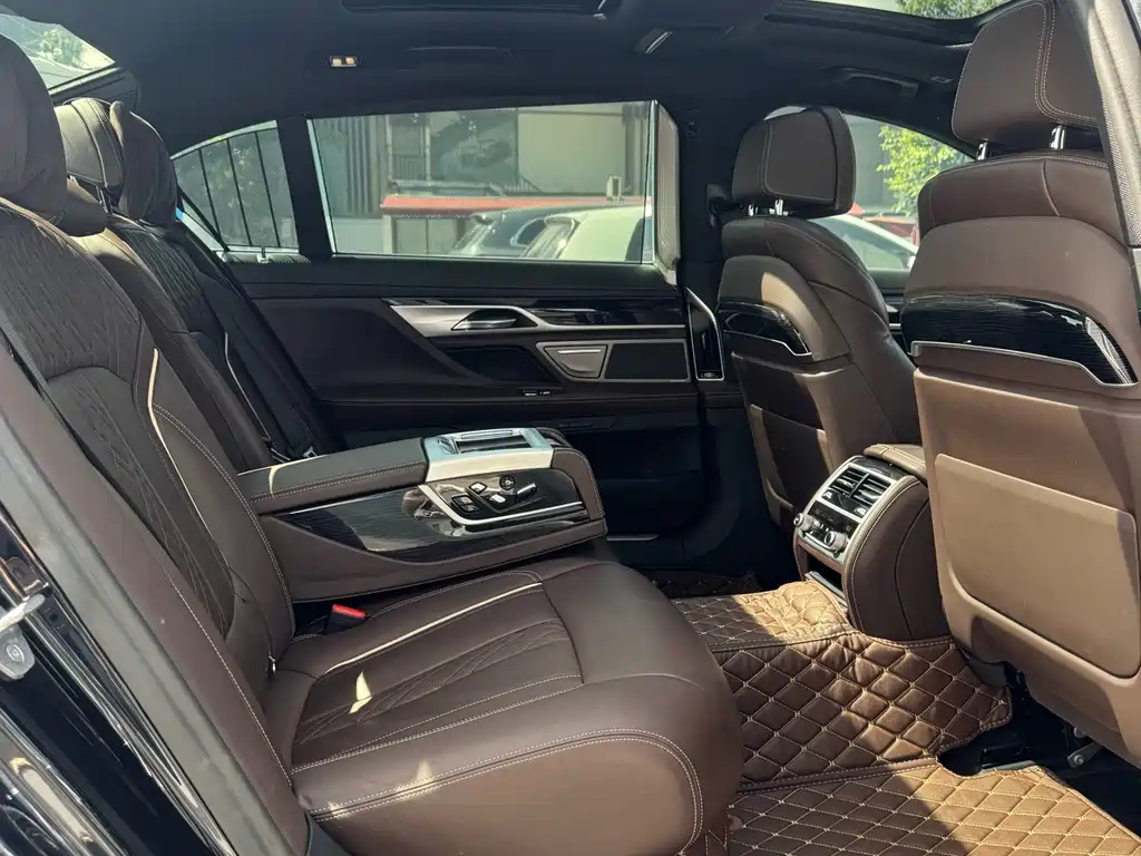 BMW 7 Series — миниатюра 19