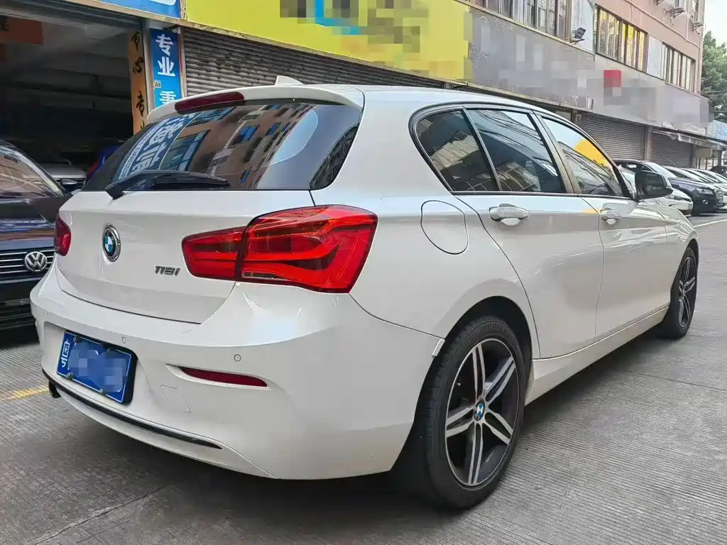 BMW 1 SERIES