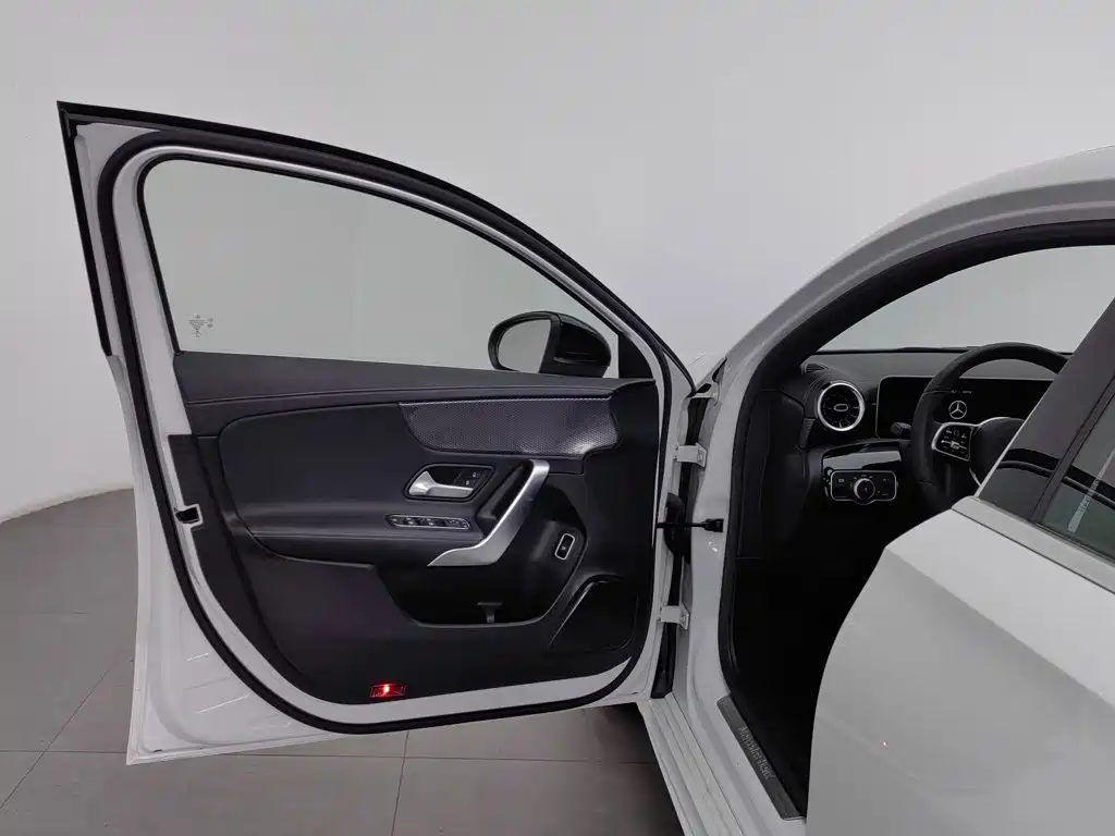Mercedes-Benz A-Class — миниатюра 8