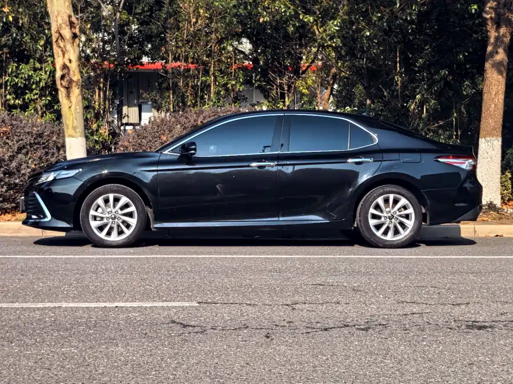 Toyota Camry — миниатюра 3