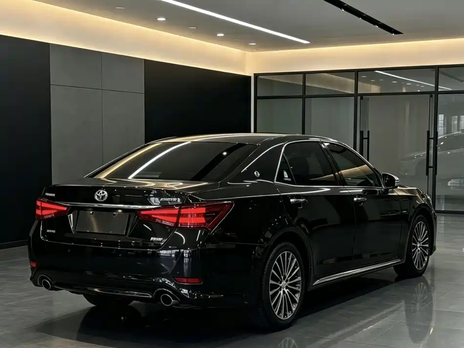 Toyota Crown — миниатюра 7