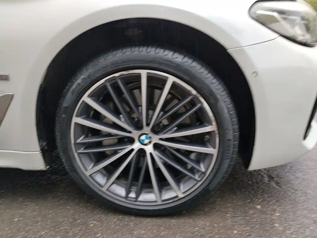 BMW 5 Series — миниатюра 24