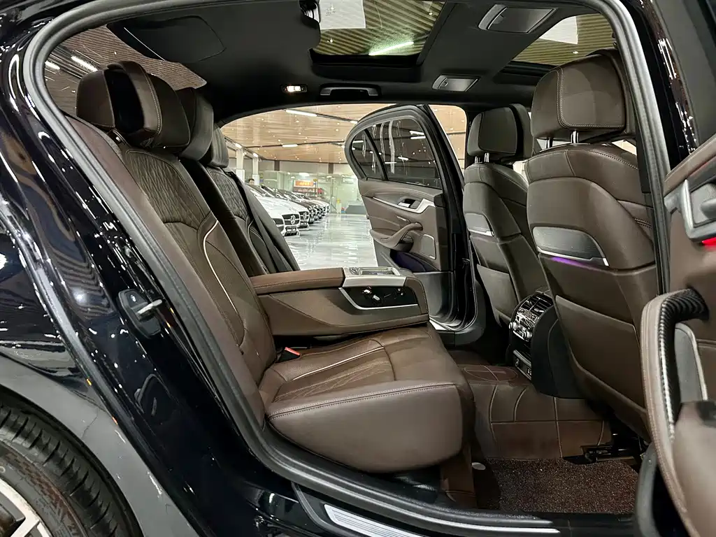 BMW 5 Series — миниатюра 10