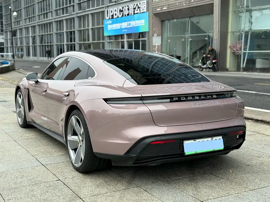 PORSCHE TAYCAN
