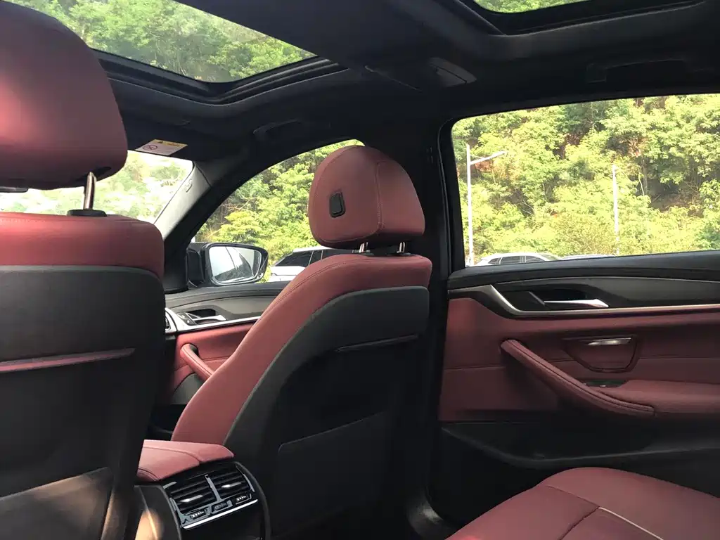 BMW 5 Series New Energy — миниатюра 12