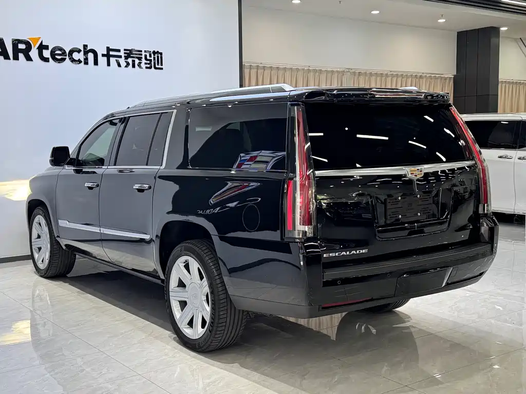 Cadillac Escalade — миниатюра 6