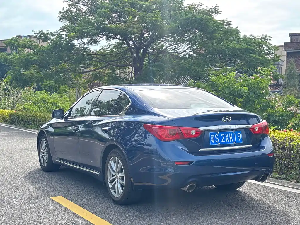 INFINITI Q50L