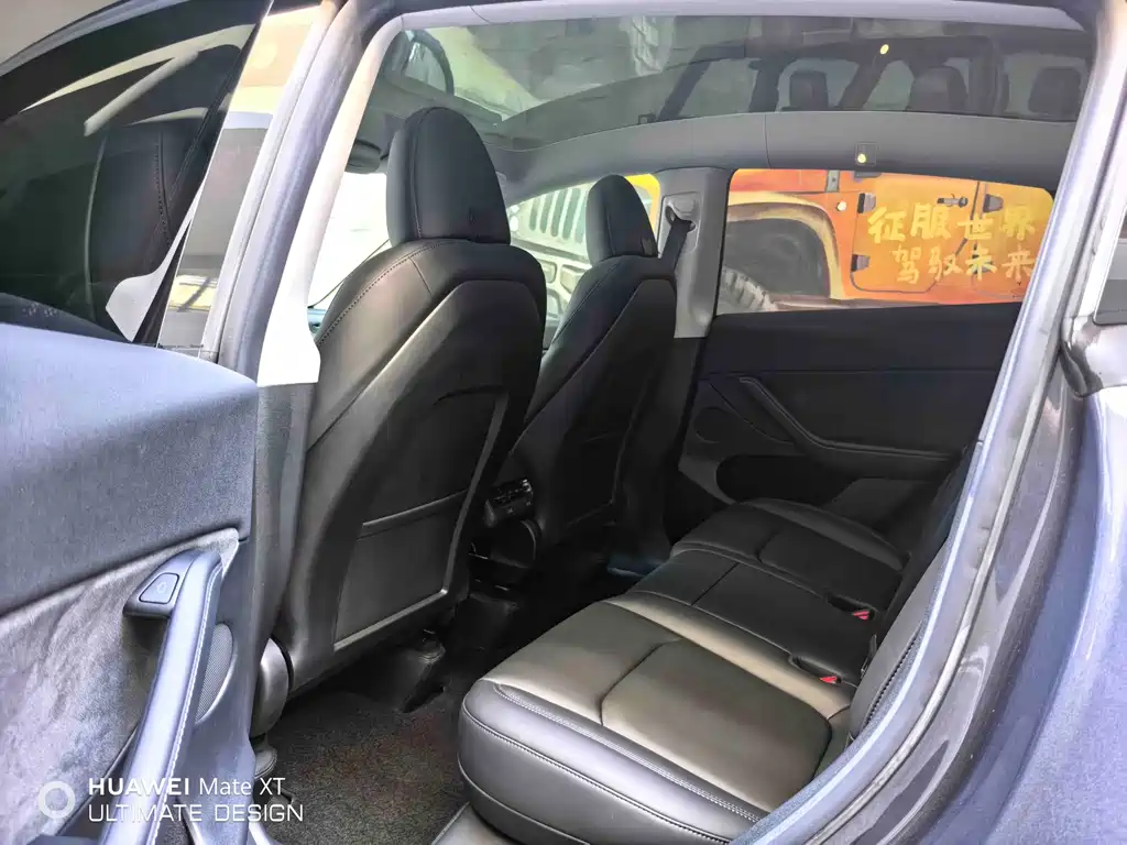 Tesla Model Y — миниатюра 8