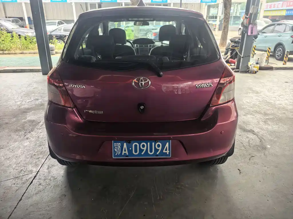 Toyota Yaris — миниатюра 8