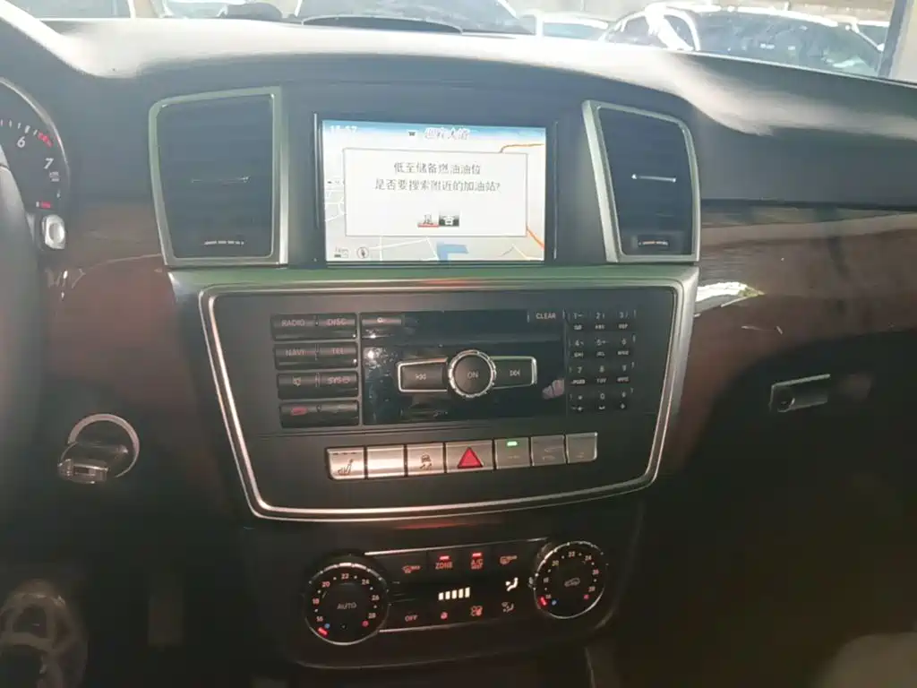 Mercedes-Benz M-Class — миниатюра 12