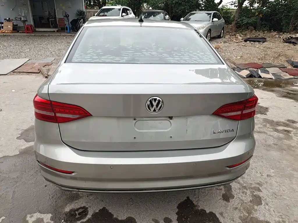 Volkswagen Lavida — миниатюра 6