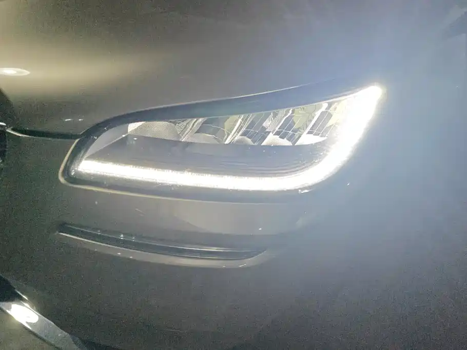 Lincoln Corsair — миниатюра 5