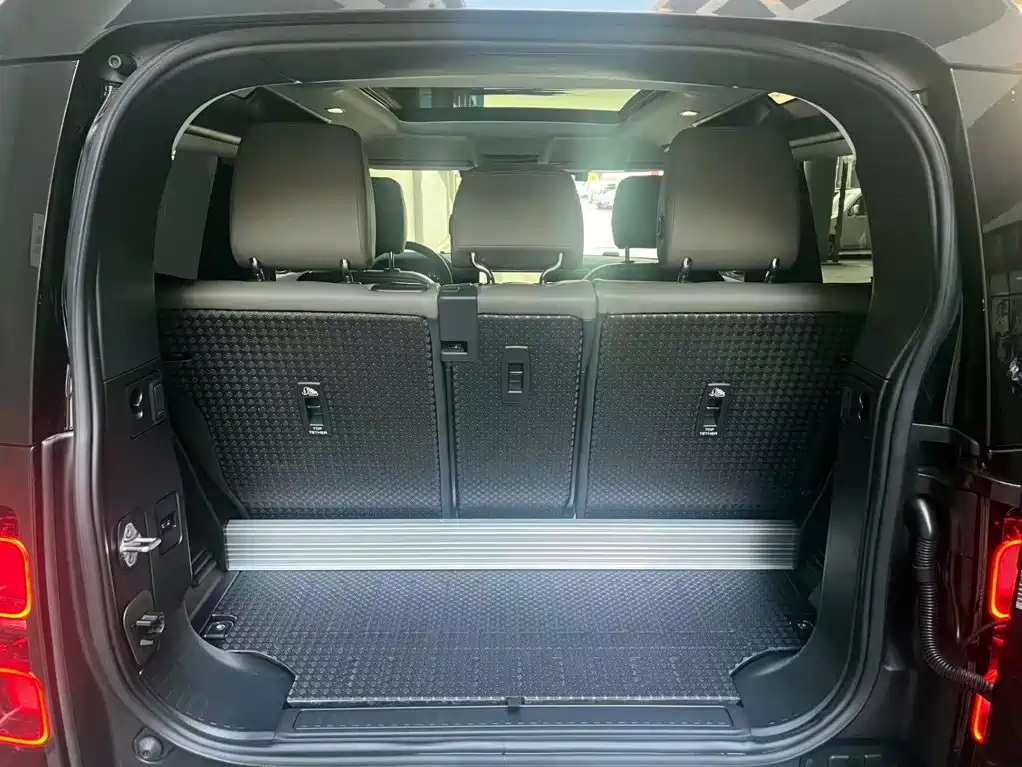 Land Rover Defender — миниатюра 8