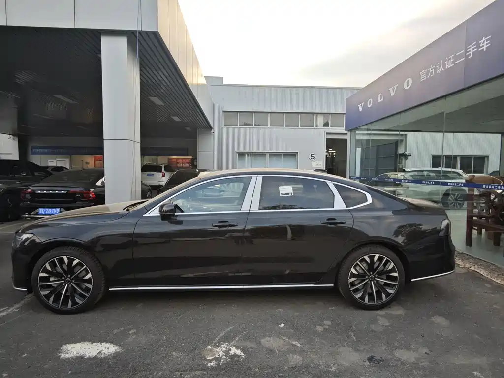 Volvo S90 2026 B5 Luxury