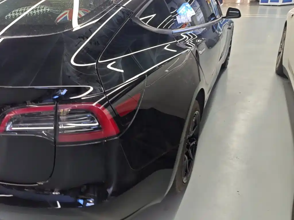 Tesla Model 3 — миниатюра 8