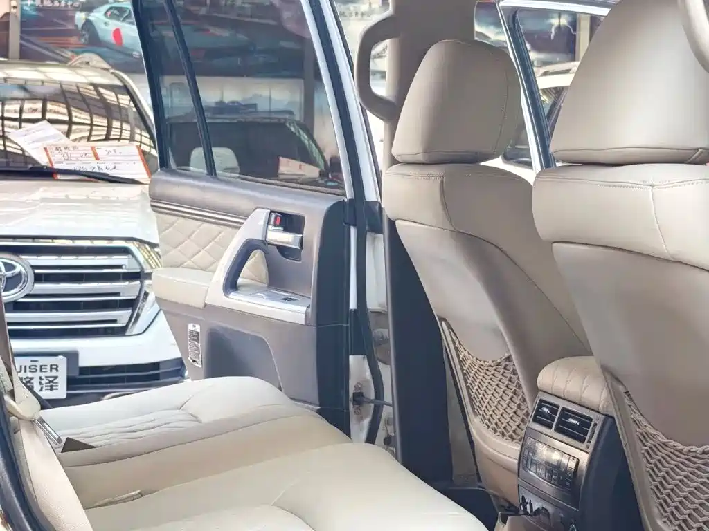 Toyota Land Cruiser — миниатюра 4