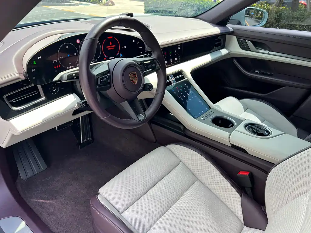 Porsche Taycan — миниатюра 4
