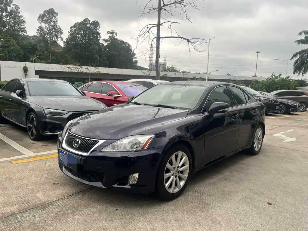 Lexus IS 2010