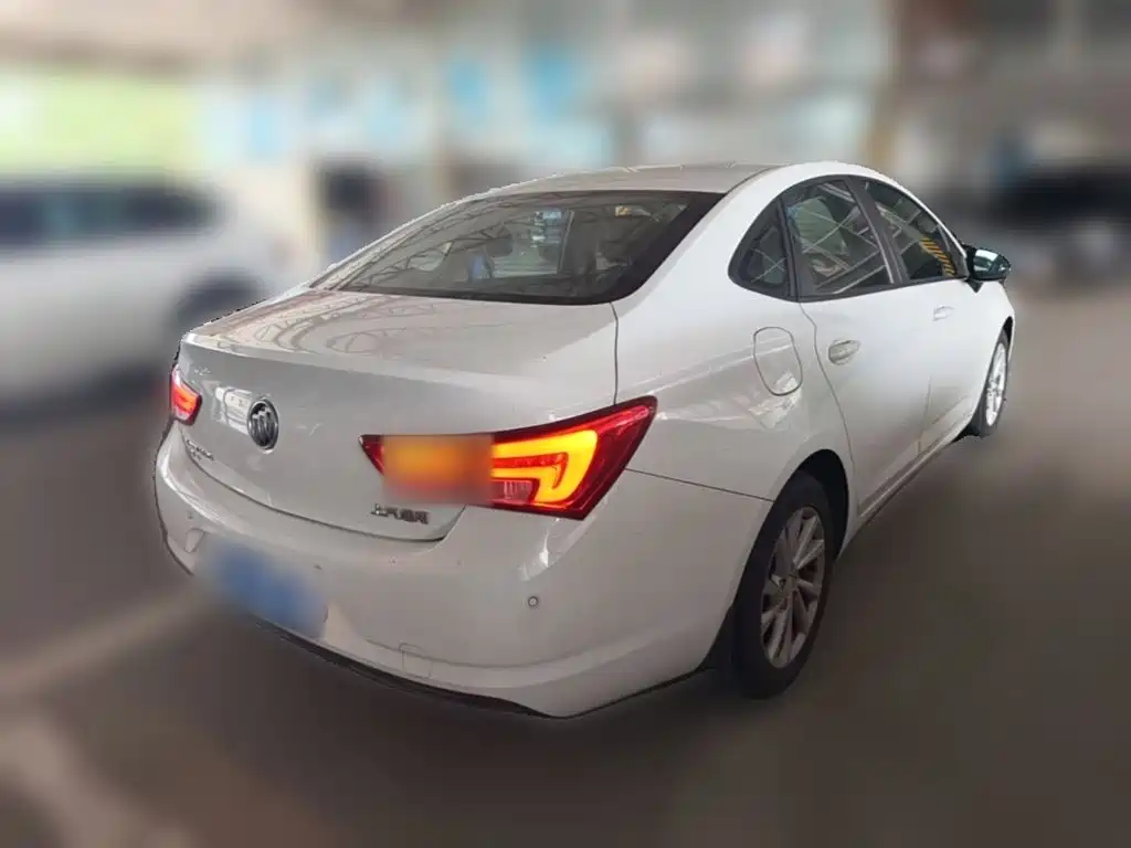 Buick Verano — миниатюра 10
