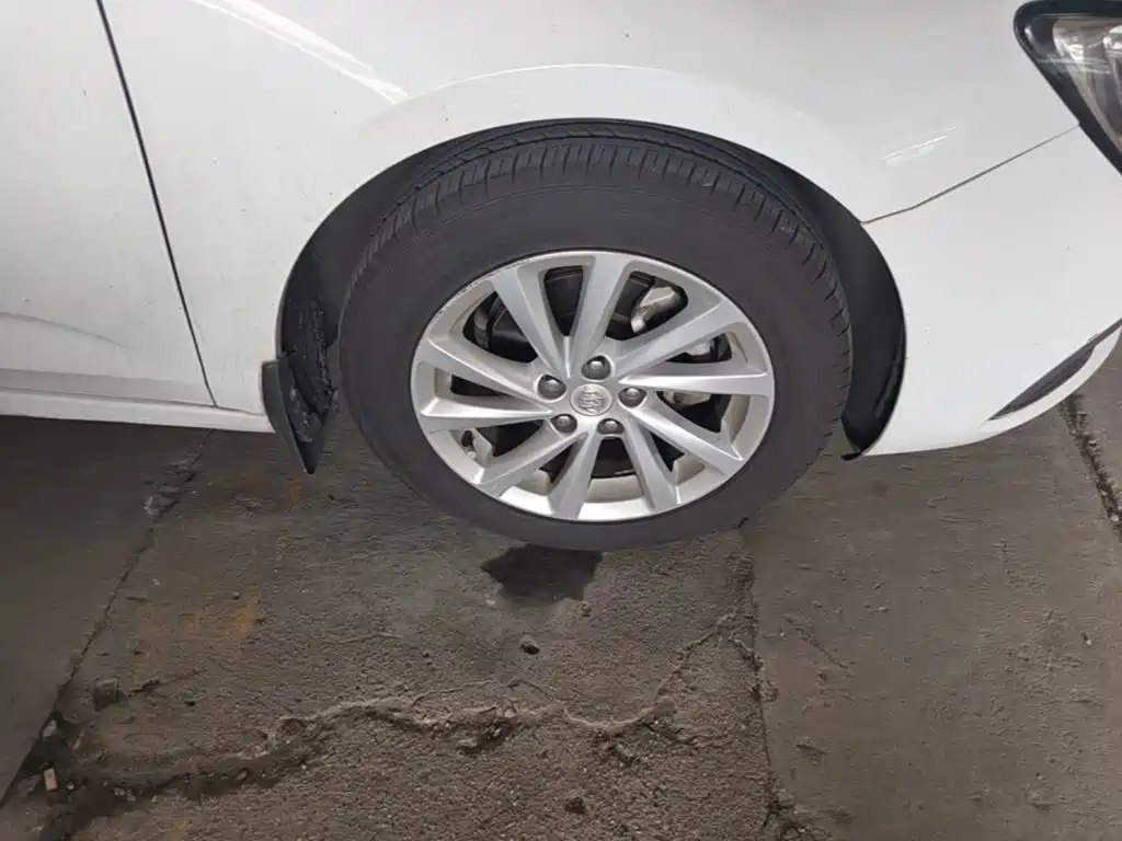 Buick Verano — миниатюра 12