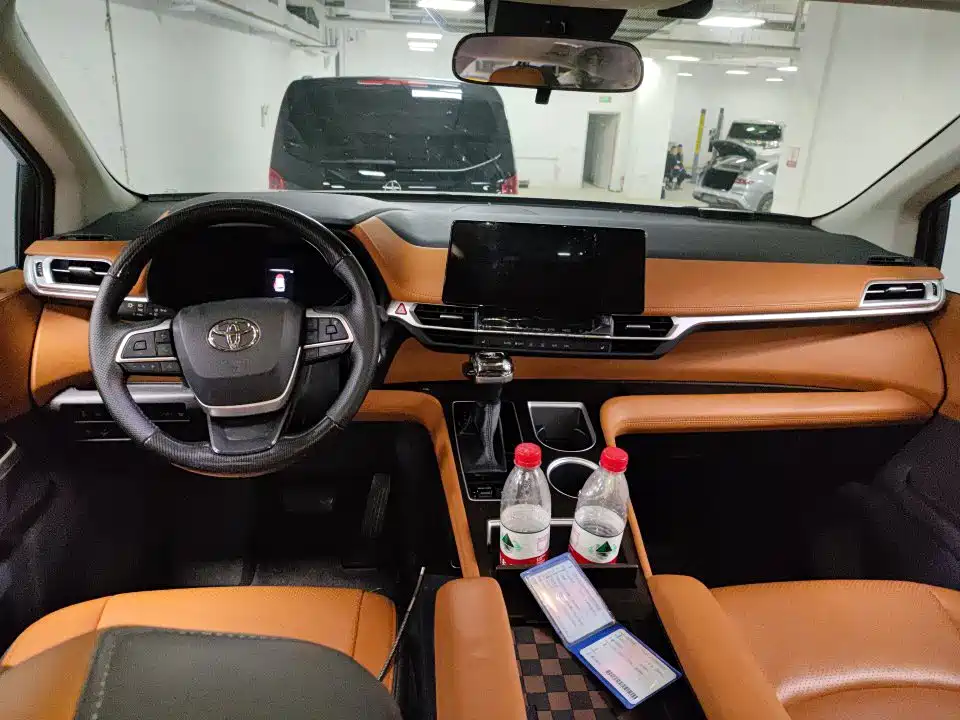 Toyota Sienna — миниатюра 6