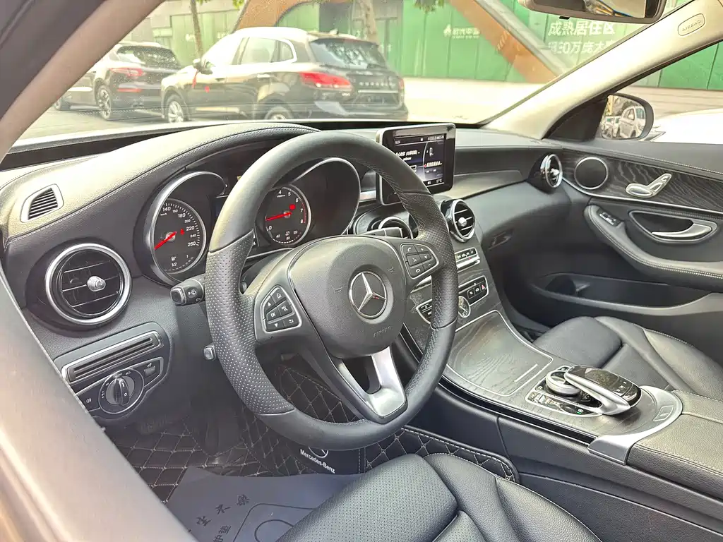 Mercedes-Benz C-Class — миниатюра 12