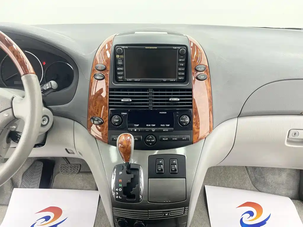 Toyota Sienna — миниатюра 10