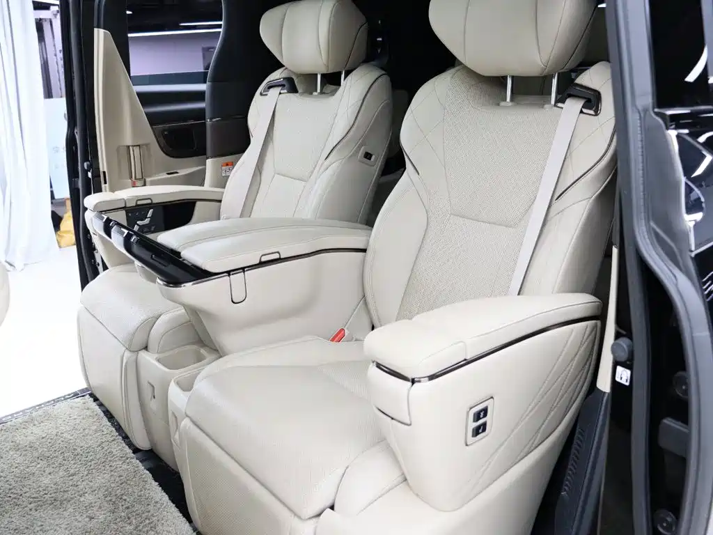 Toyota Alphard — миниатюра 6