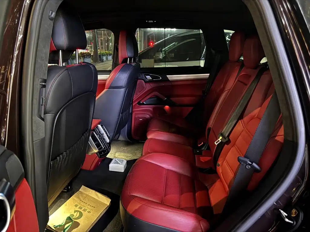 Porsche Cayenne — миниатюра 10