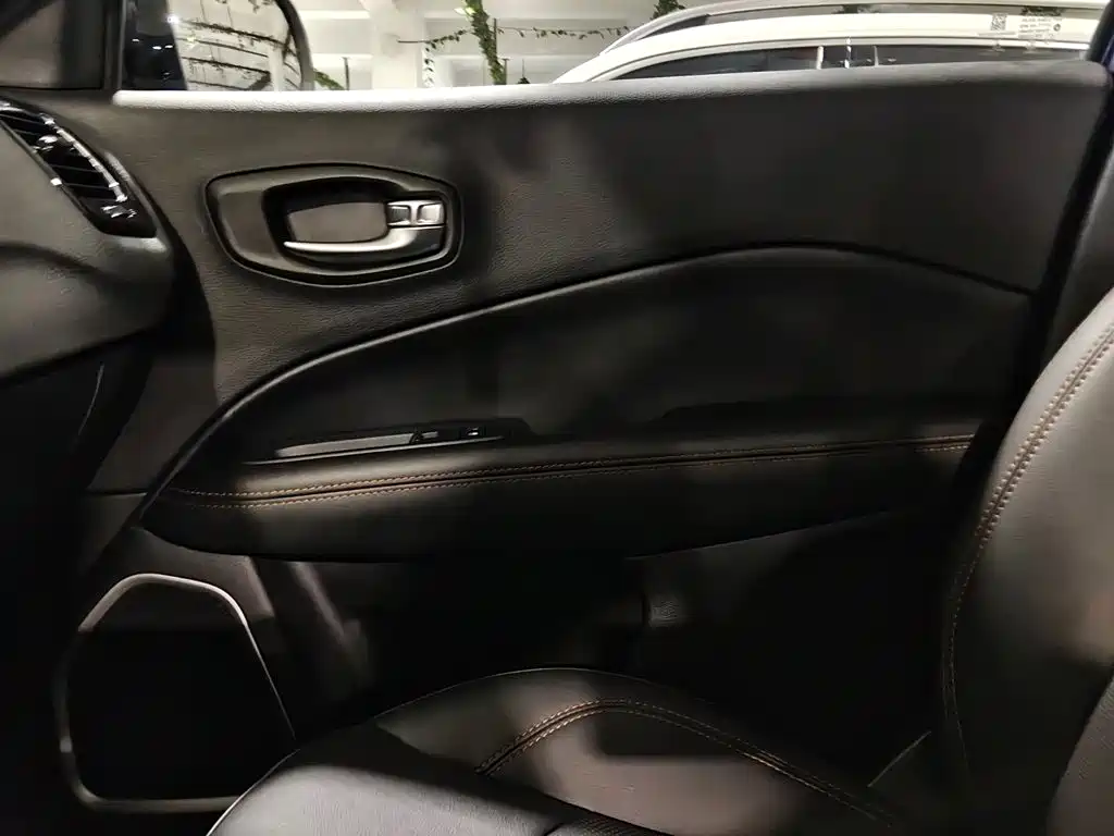 Jeep Compass — миниатюра 15